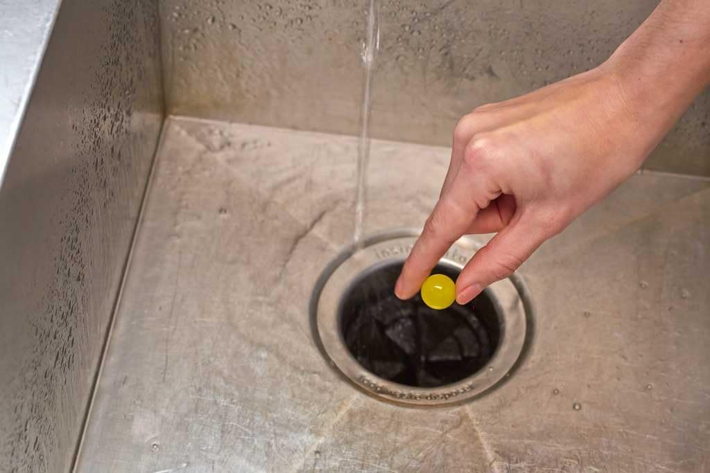 بلينك منظف ومزيل الروائح برائحة الليمون المنعش – ١٠ قطع